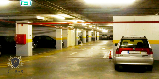 Propriet�rios de carro danificado por infiltra��o em garagem devem ser indenizados