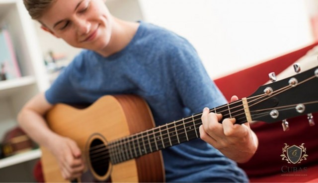 Servidora que adotou adolescente tem direito � licen�a de 180 dias