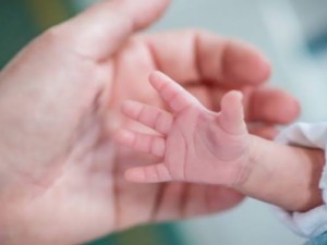 Casal que perdeu um filho em decorrncia de erro mdico dever ser indenizado em R$ 100 mil