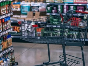 Cliente torturada por funcionrios na cmara fria de supermercado receber indenizao