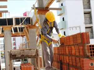 Condom�nio deve indenizar vizinhos por perturba��o do sossego durante obra