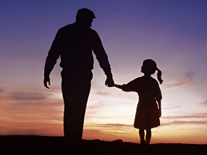 Mãe descumpre ordem judicial, e juiz inverte guarda de criança em Goiás