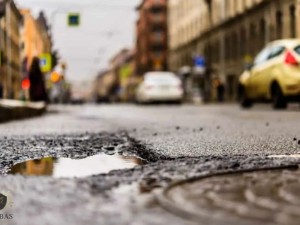 Motorista que teve veculo danificado em bueiro deve ser indenizada por municpio