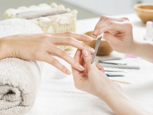 Salo de beleza indenizar mulher aps infeco causada por procedimento