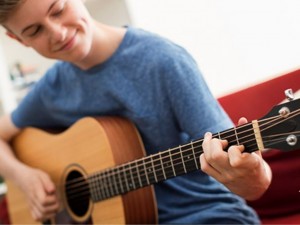 Servidora que adotou adolescente tem direito � licen�a de 180 dias